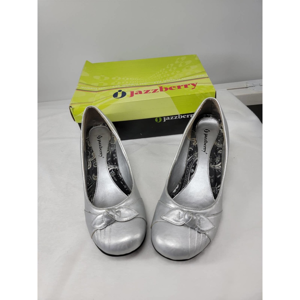 NWB Jazzberry Trudy Silver Round Toe Bow Heels 71/2